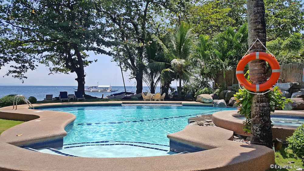 Mikes Dauin Beach Resort 12/70