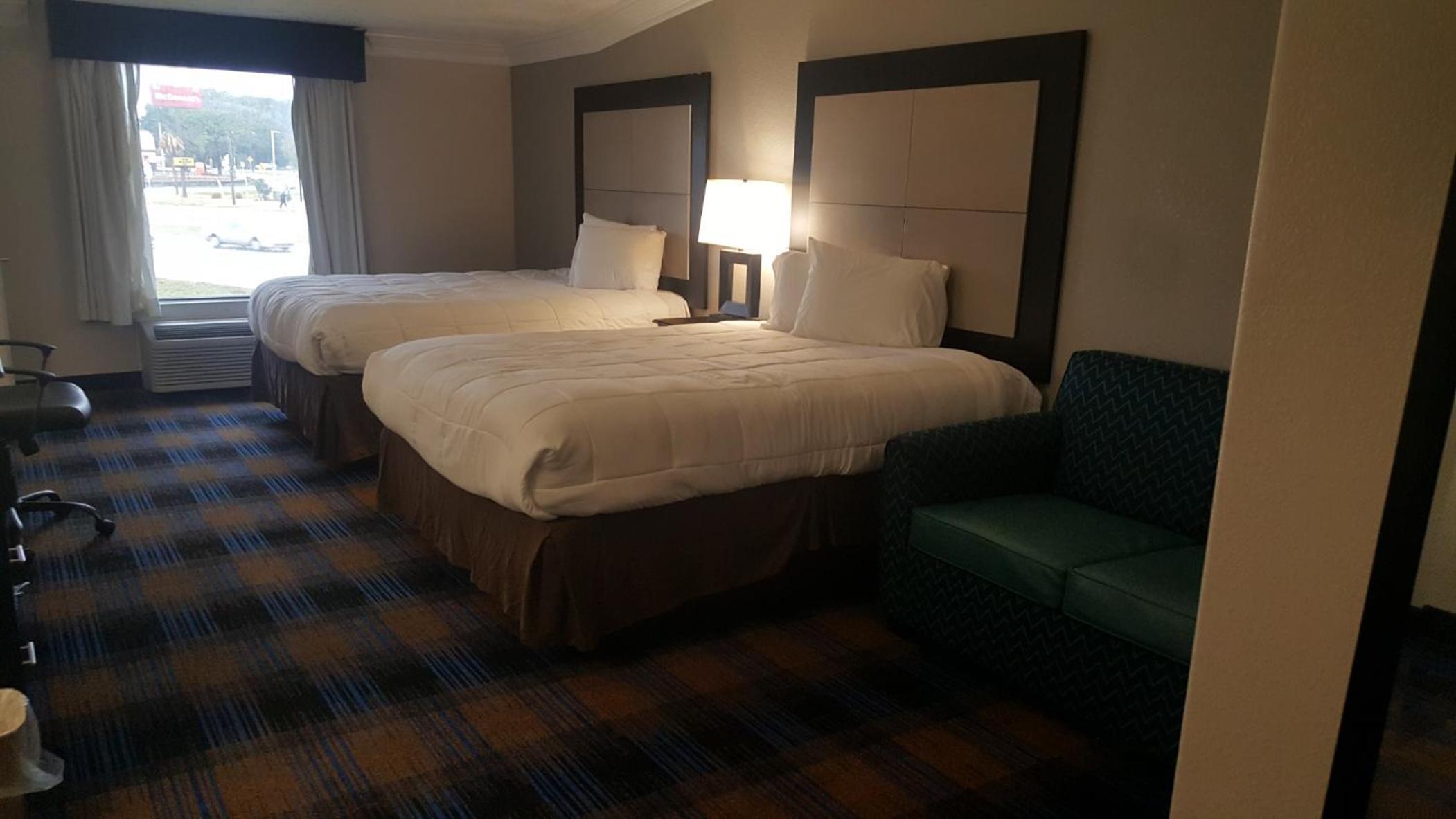 Baymont by Wyndham Pensacola 9/16
