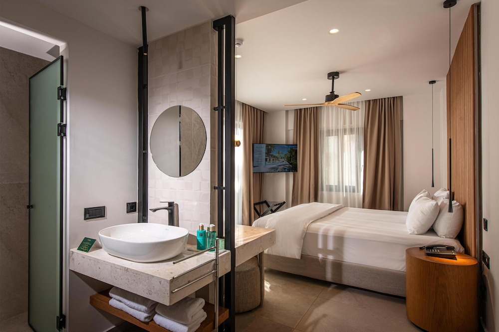Noble Hotel Suites 49/50