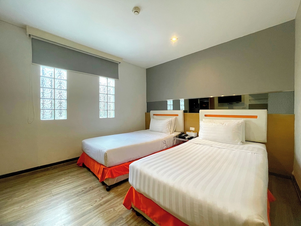 DELUXE, TWIN BEDS