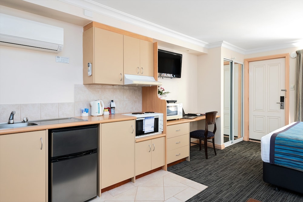 Quest Yelverton Kalgoorlie 8/35