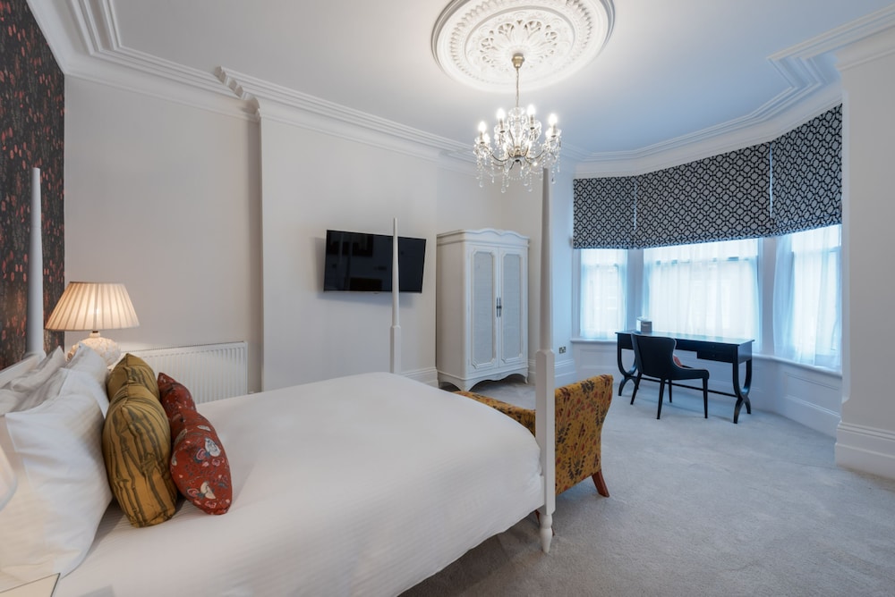 The Clarence Hotel 12/46