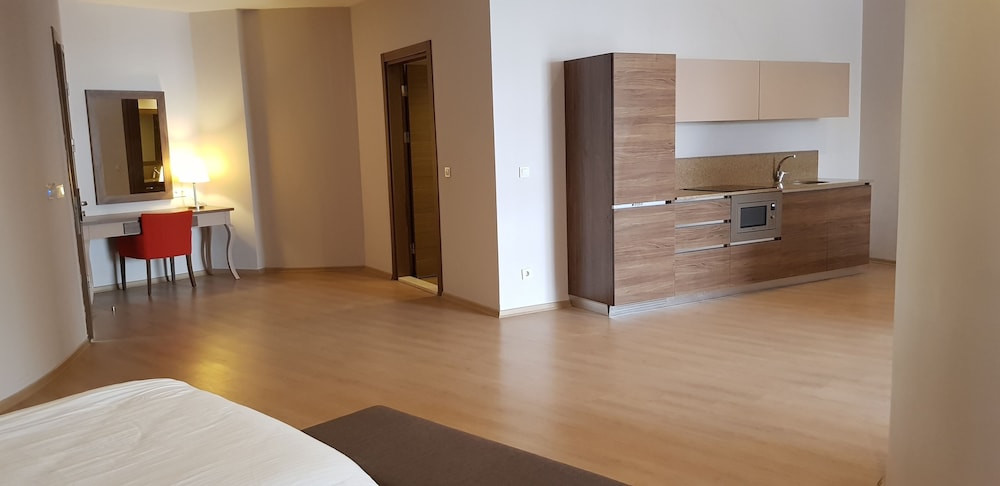 Ladies Beach Residence Hotel 50/68