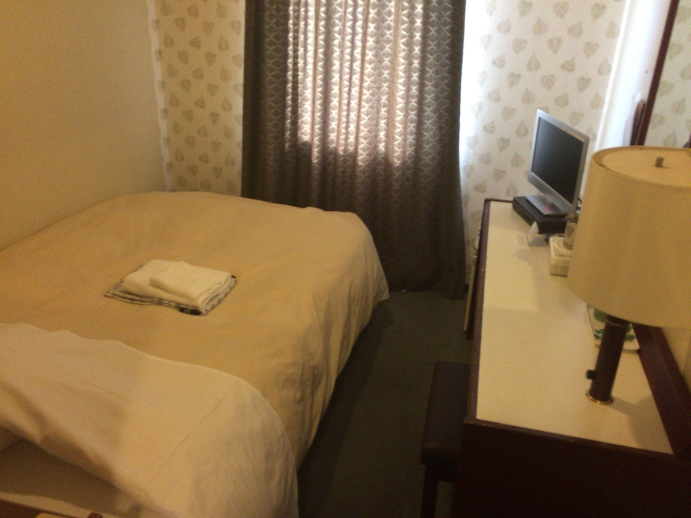 ROOM, SINGLE