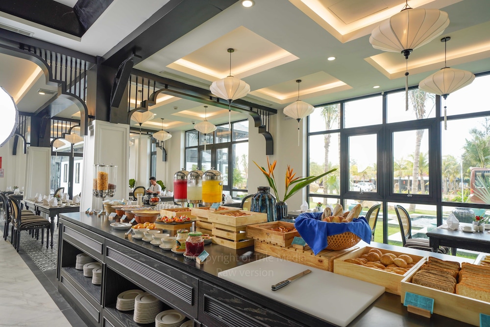 Bliss Hoi An Beach Resort and Wellness 29/49