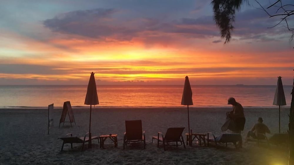 Eco Lanta Hideaway Beach Resort 30/44