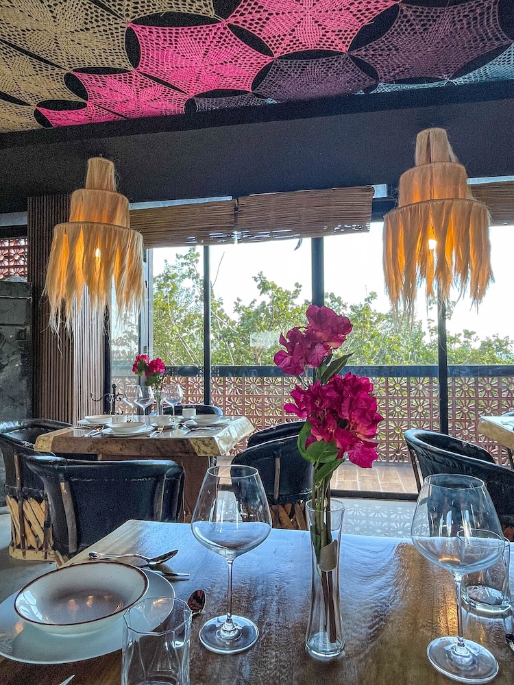 Akuazul Resorts Adults Only 30/50