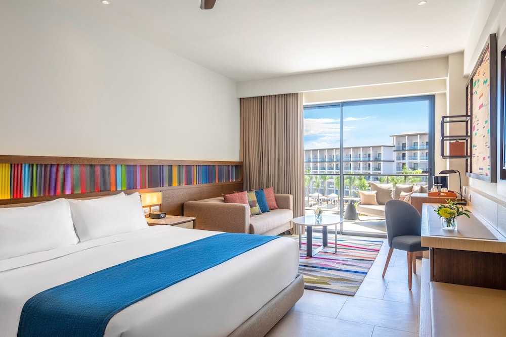JUNIOR SUITE, KING BED, OCEAN VIEW