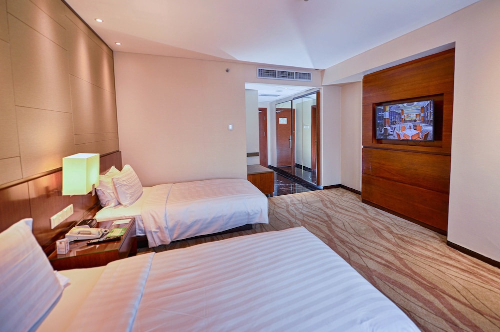 Gumaya Tower Hotel Semarang 23/73