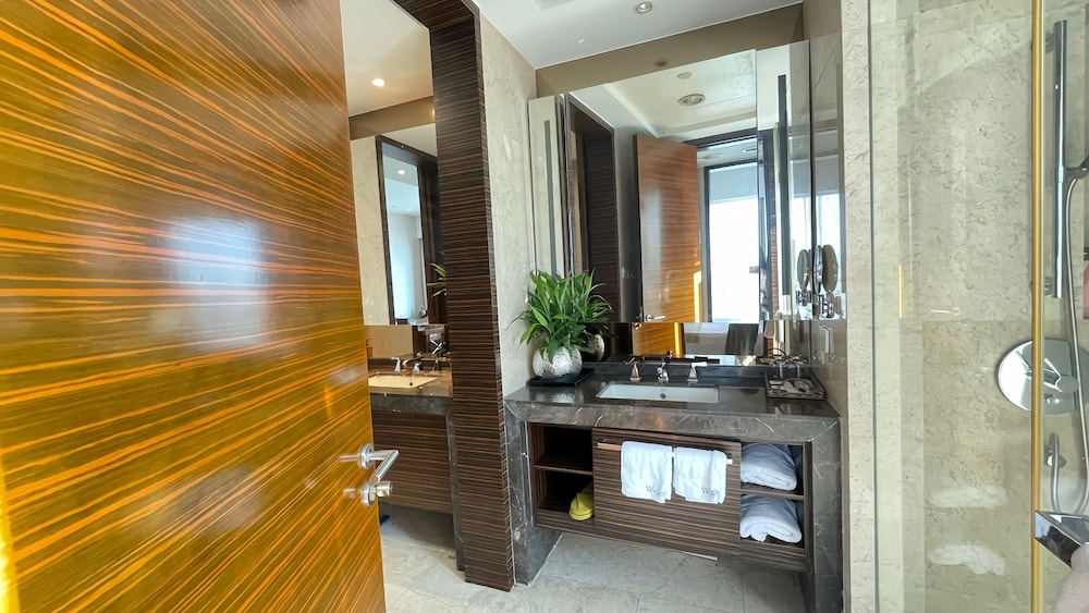 Xingyi International Hotel Poly Store 41/70