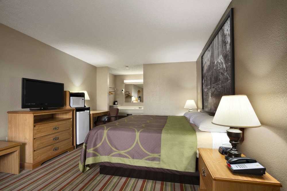 Super 8 by Wyndham Fort Chiswell Wytheville Area 3/33