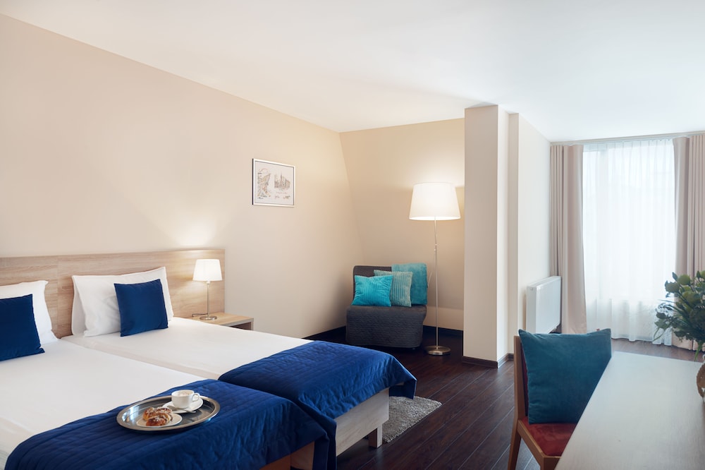 Molo Hotel 12/65
