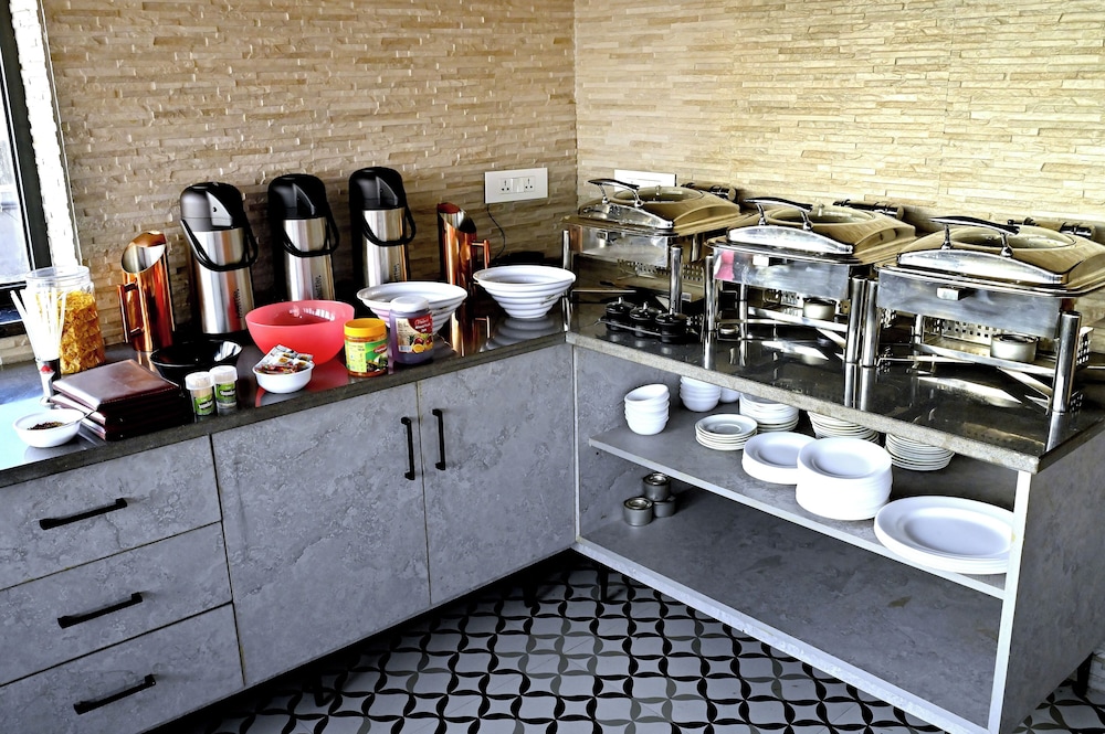INDUS HOTEL 44/51