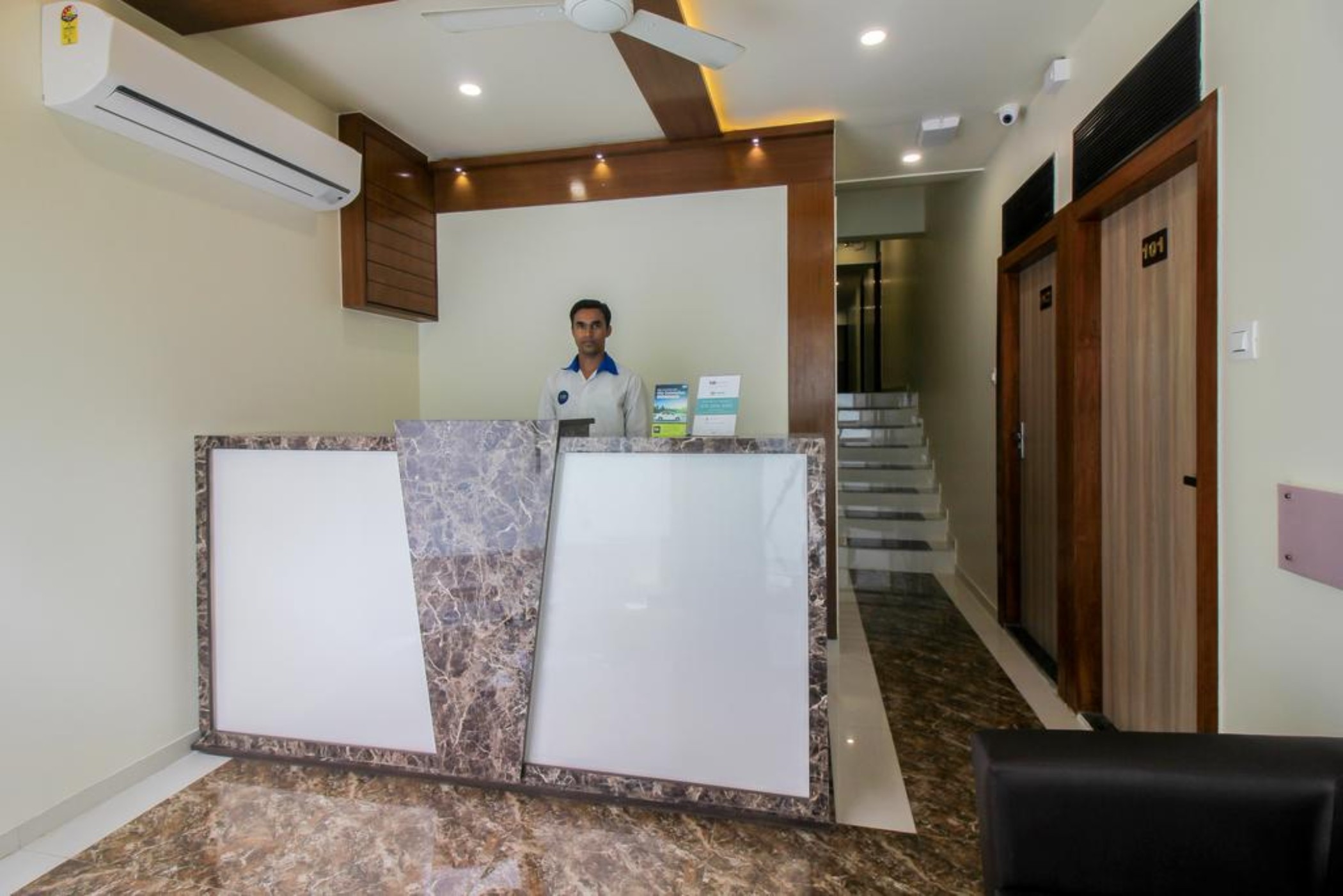 Fabhotel Hill Park Mumbai Airport 1/23