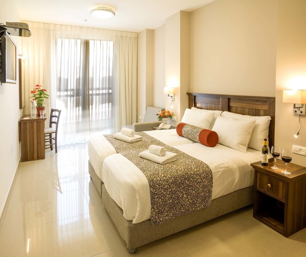 SUPERIOR, STUDIO, DOUBLE BED