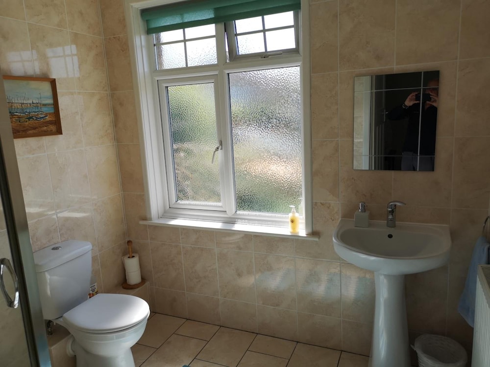 Lakeside Guest House 26/33