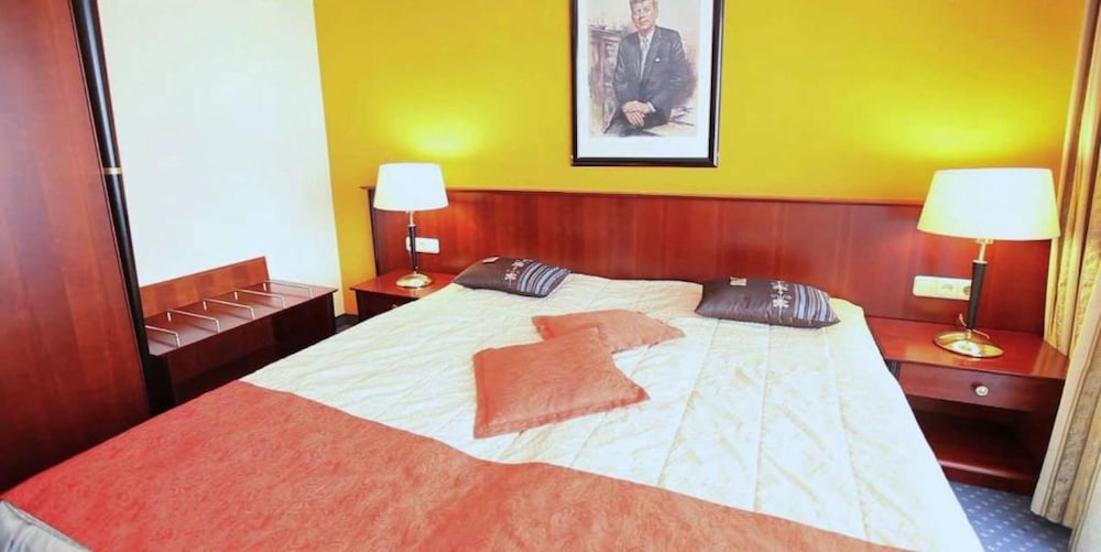 Hotel Prasident 12/41