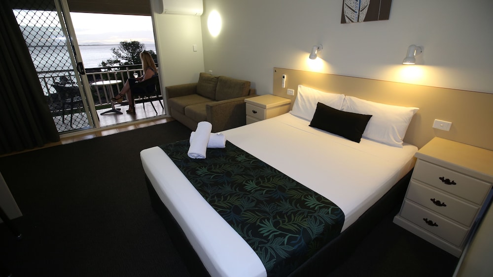 Ocean, Queen Bed