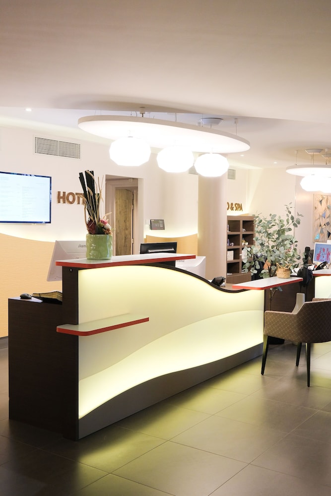 Lobby at Thalazur Port Camargue, LE GRAU-DU-ROI