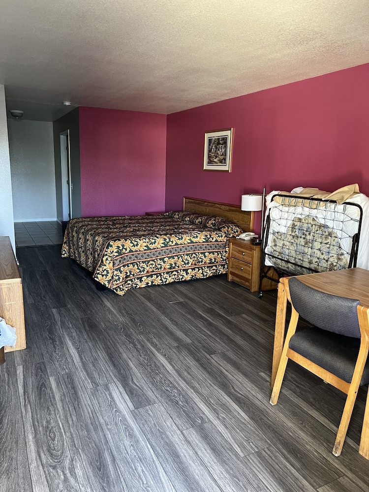 Country Inn Motel 7/45