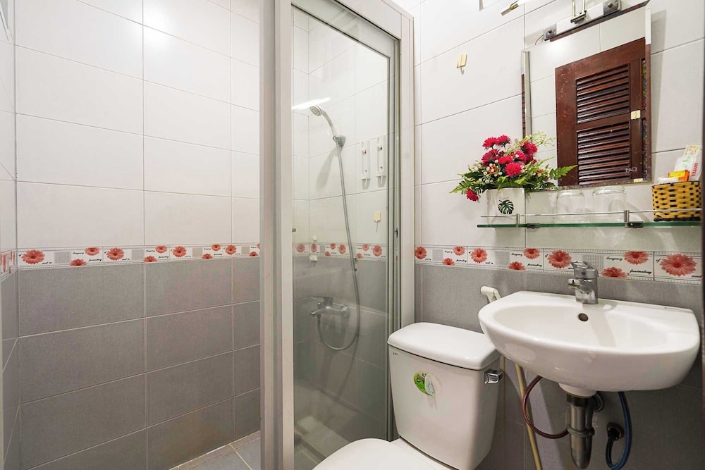 Collection O Dinh Dinh Hotel - Near Tan Son Nhat Airport 45/51