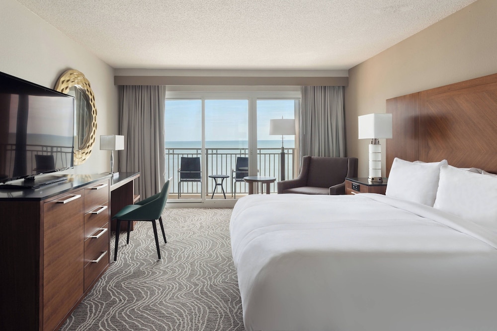 ROOM, KING BED, RESORT VIEW, ACCESSIBLE