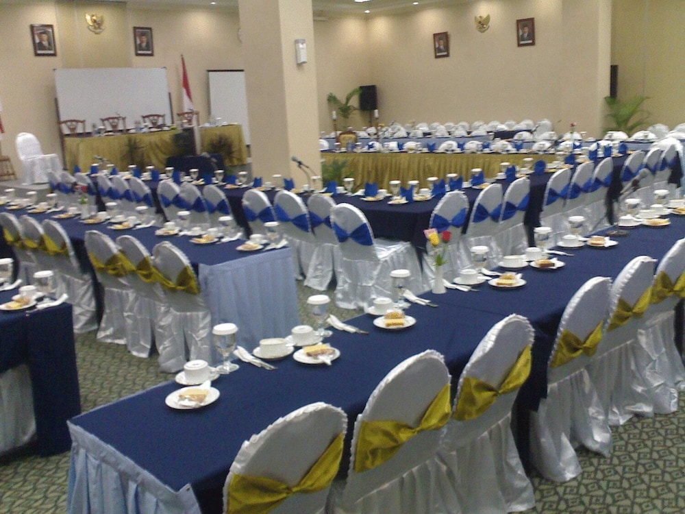 Puri Jaya Hotel (ex NIDA Rooms Cempaka Senen Market) 31/41