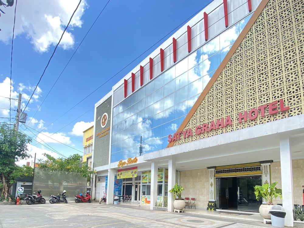 Satya Graha Hotel 68/79