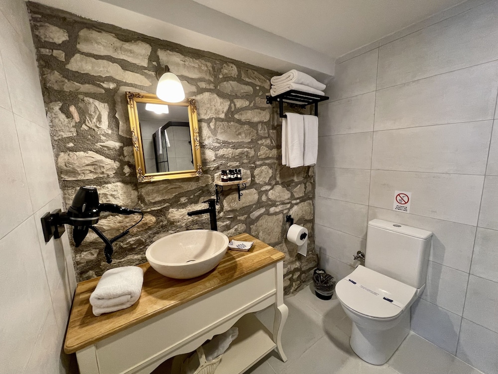 Urla Tas Konak Otel 44/50