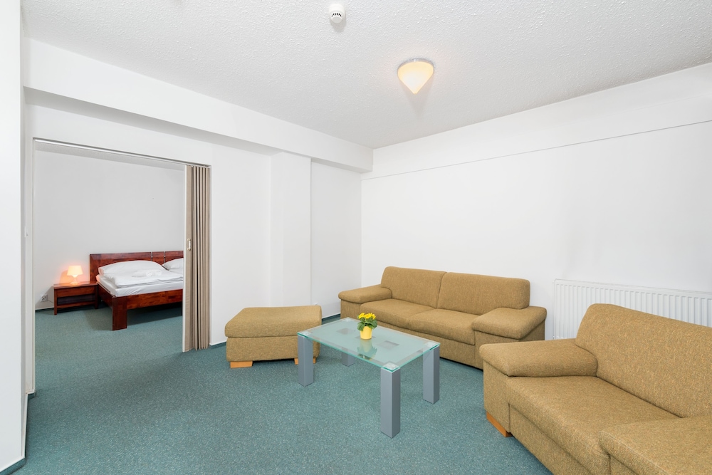 Hotel ARENA 38/56