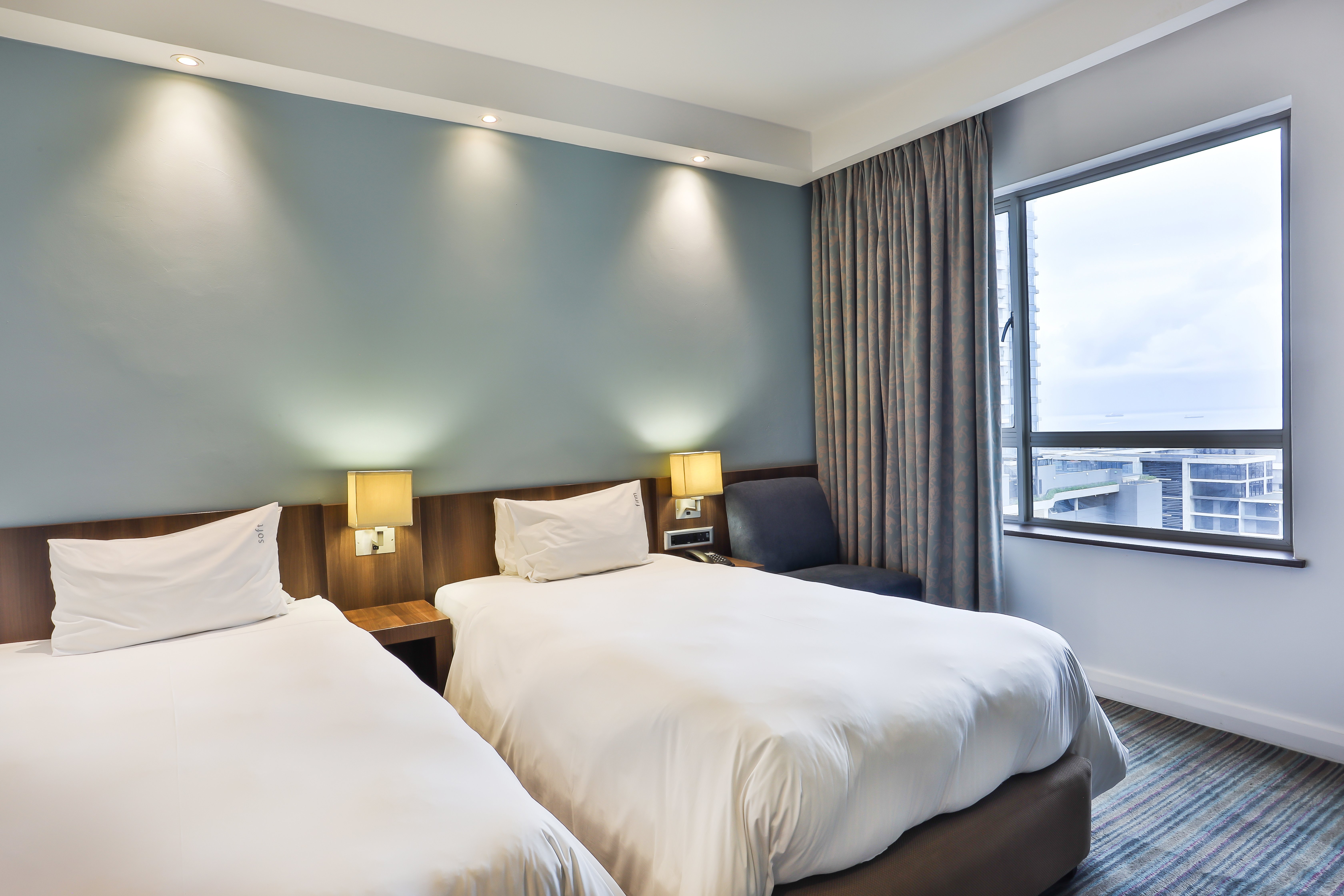 HOLIDAY INN EXPRESS DURBAN - UMHLANGA 23/83