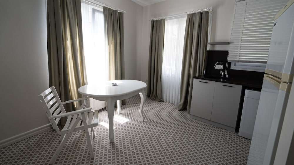 Ece Suites Apart 48/50
