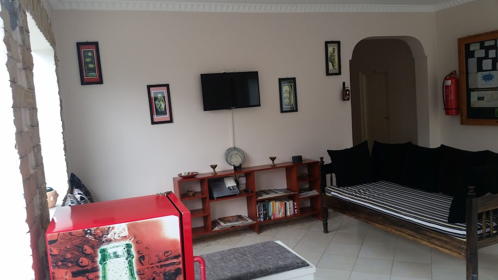 Raha Leo Inn 23/48
