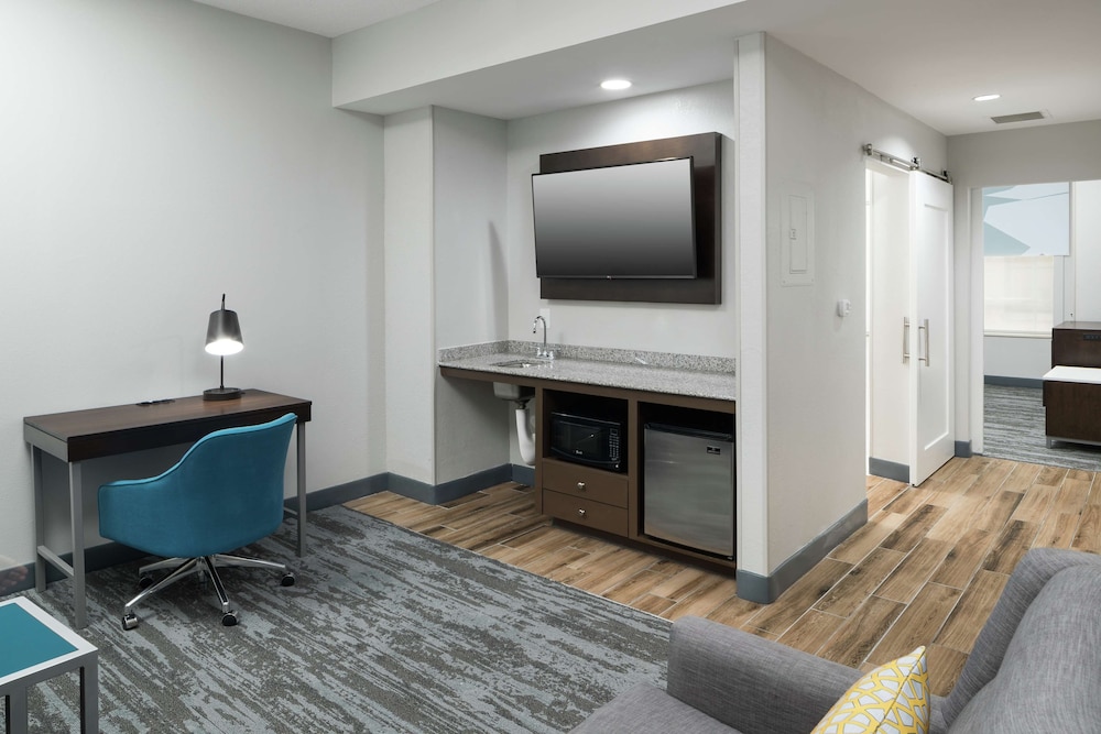 Hampton Inn and Suites Atlanta Downtown 24/56