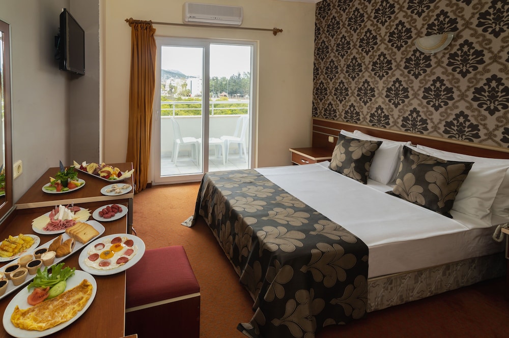 Grand Hotel Derin 6/50