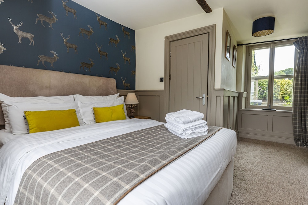 The Fleece Countryside Inn 3/50