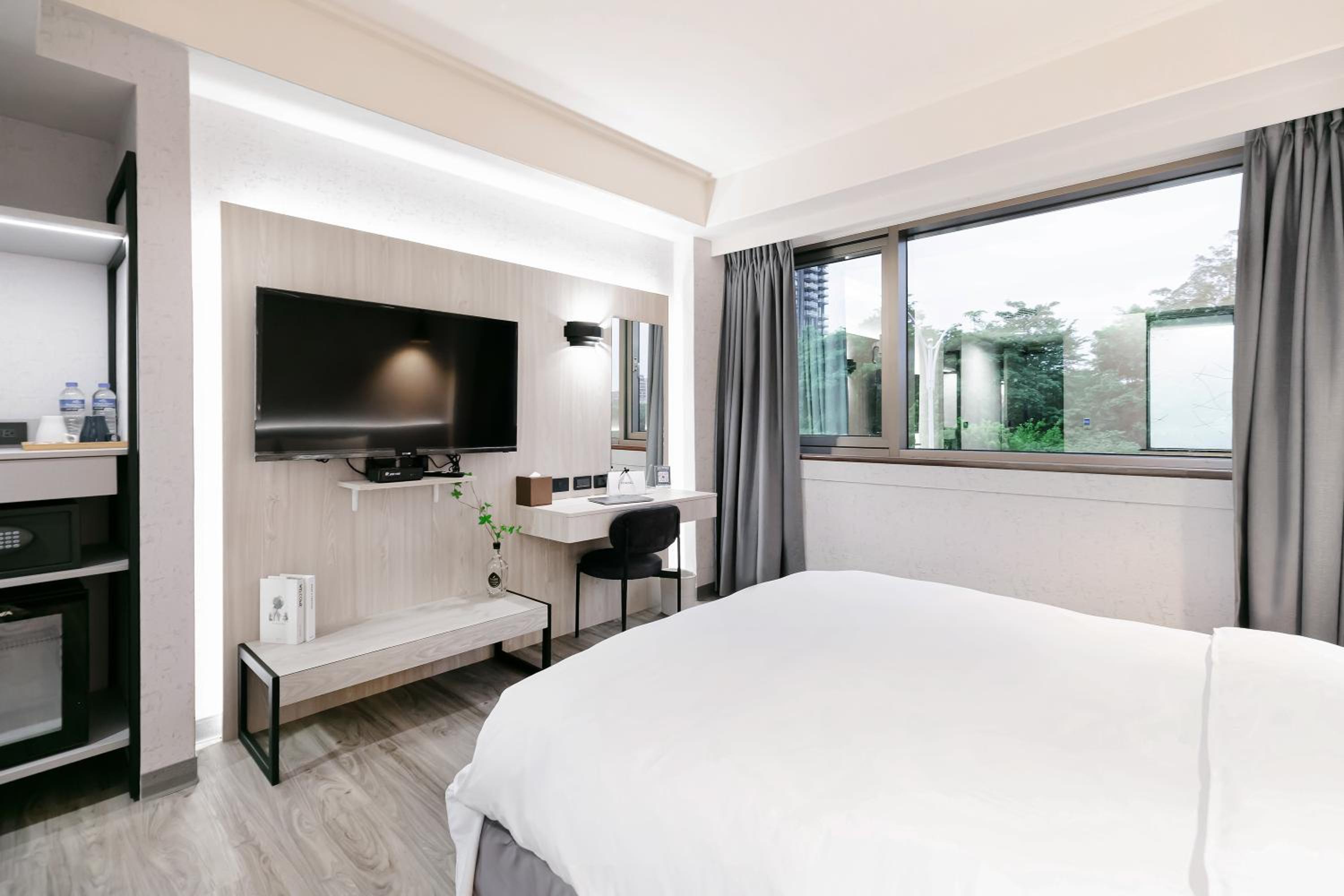 Room, Double Bed