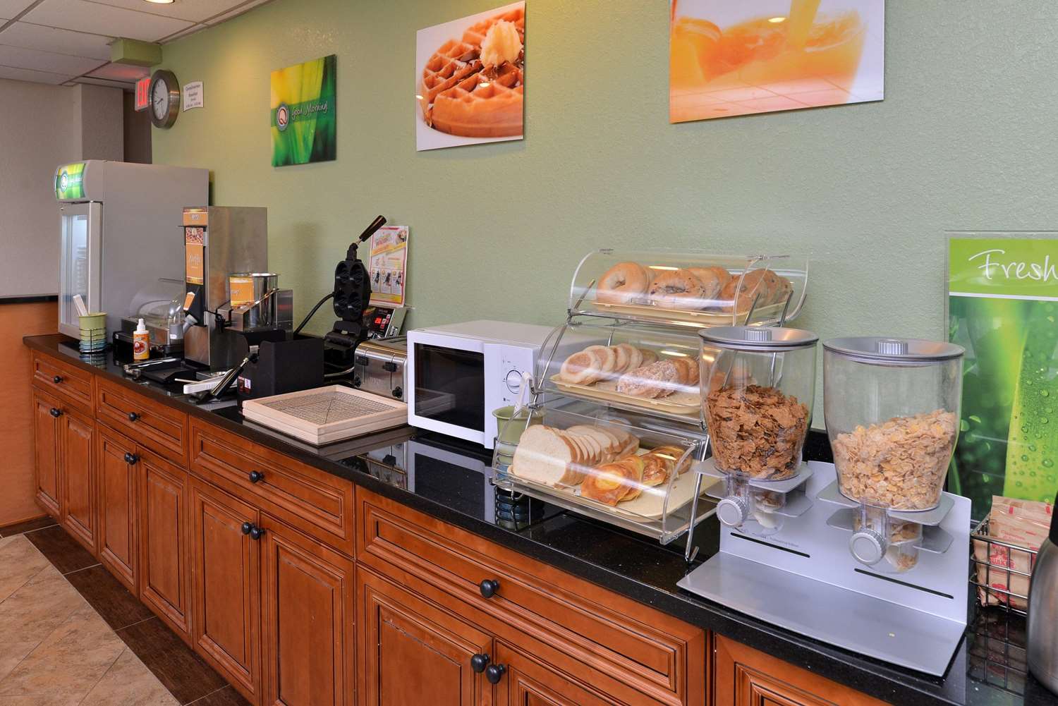 Quality Inn & Suites Matteson near I-57 12/30