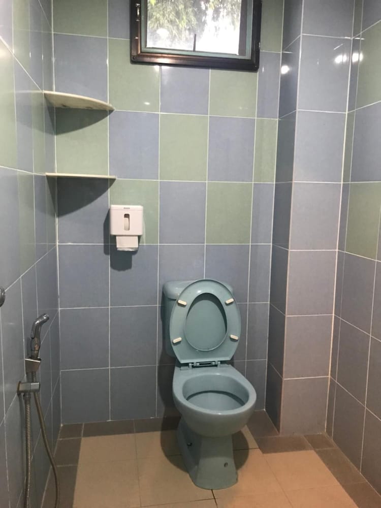 Seri Kangsar KK Hotel 32/34