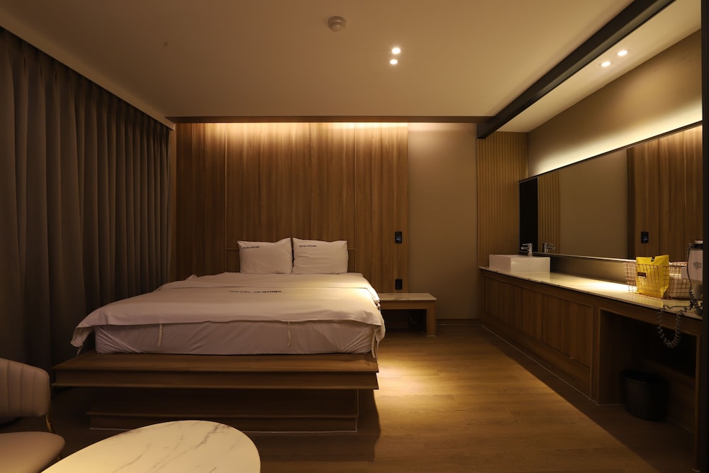 Piano Hotel 21/65