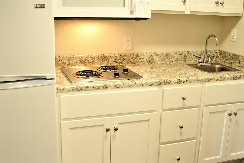 Stay Plus Extended Stay Suites 31/33