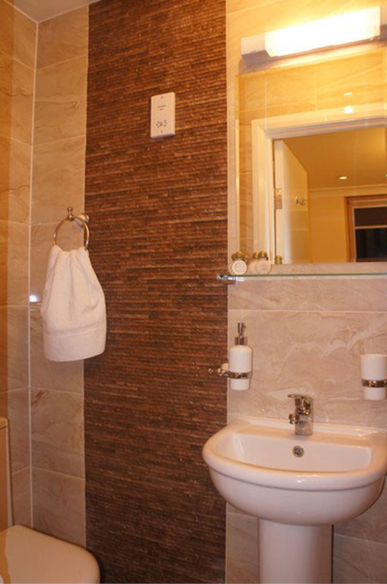 ROOM, SINGLE, PRIVATE BATHROOM