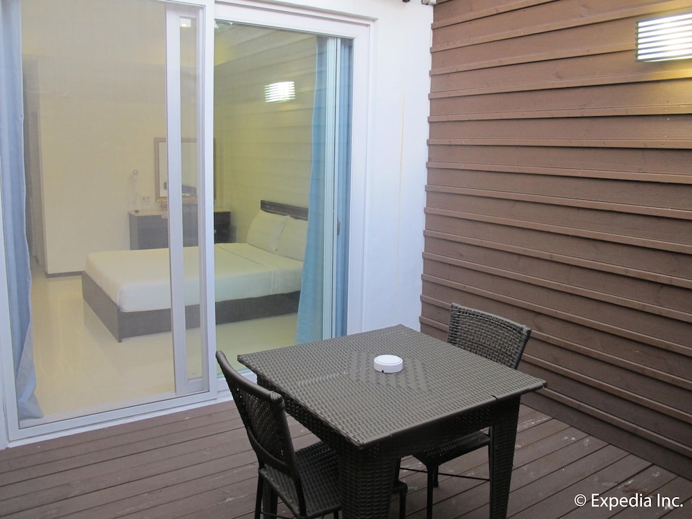 Townhouse Oak Vera Hotel Near Clark International Airport 44/57