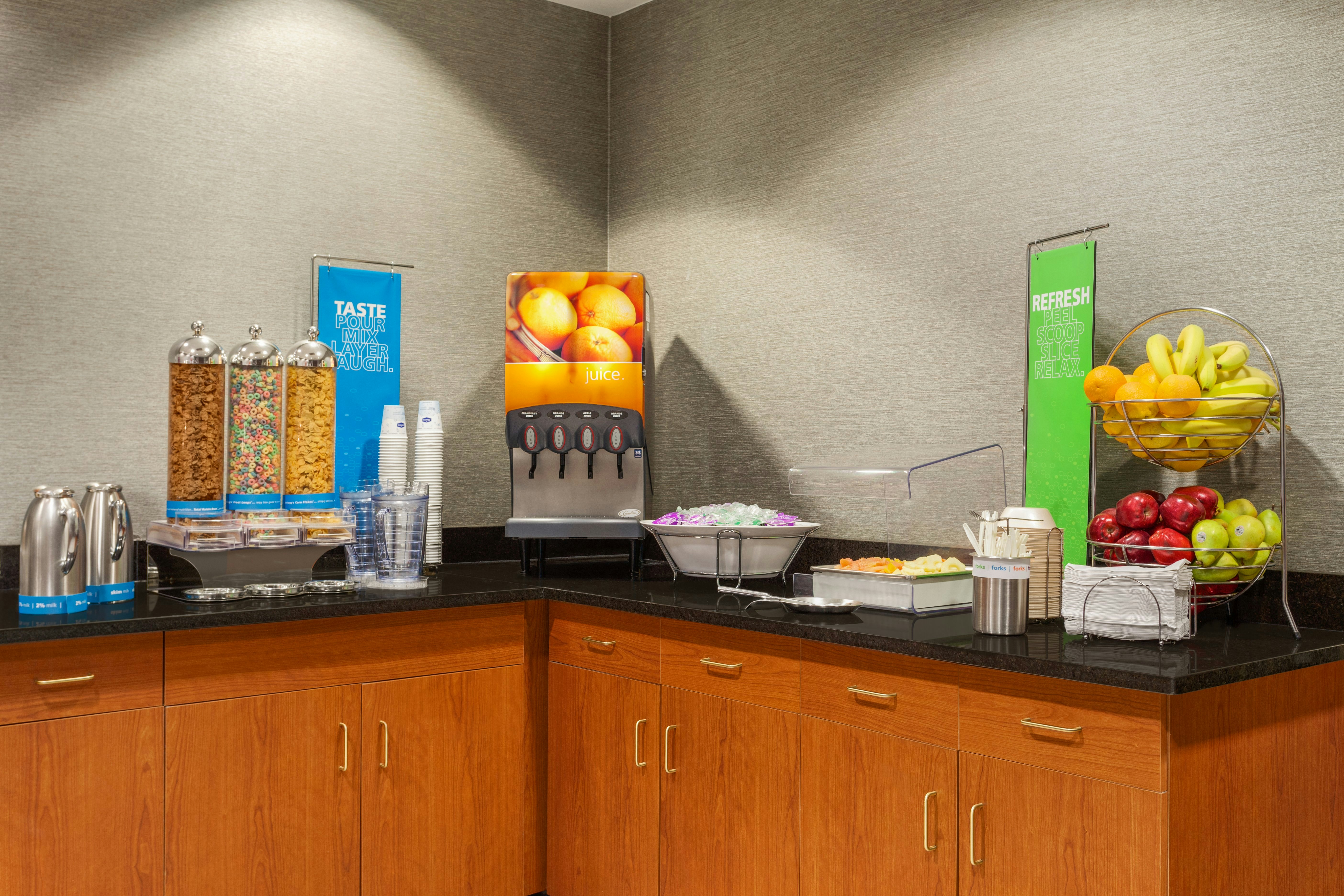 Lobby at Hampton Inn & Suites Denver-Cherry Creek, DENVER - CO