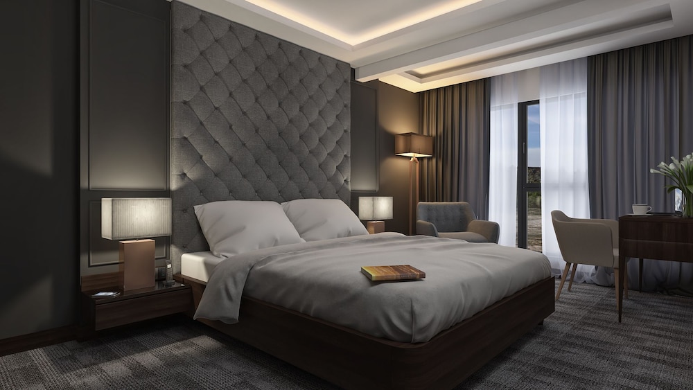 New Gate Hotel 9/25