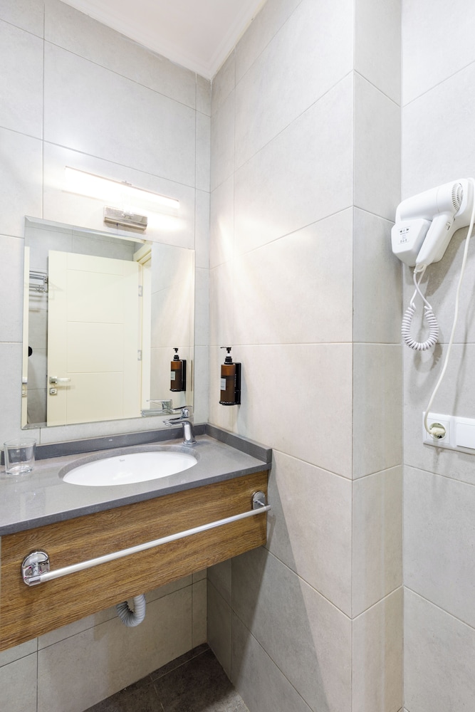 Aqua Batumi Hotel & Apartments 42/46