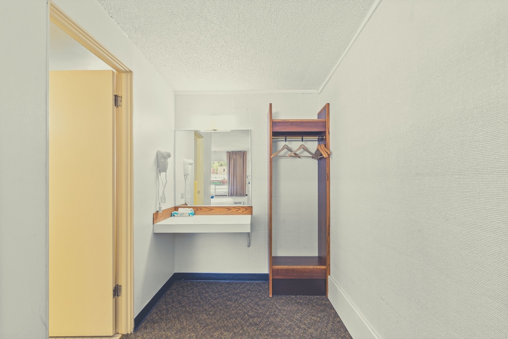 Stardust Motel Wallace 35/65
