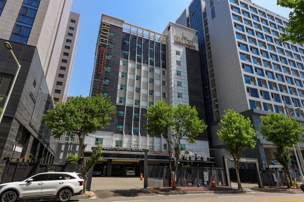 Charlot Castle Hotel 39/49