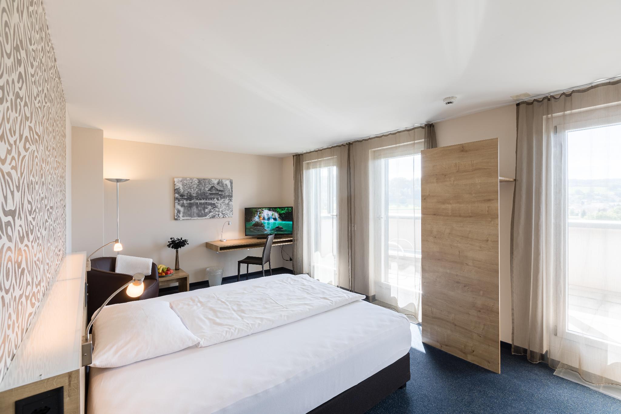 Standard, Twin Beds