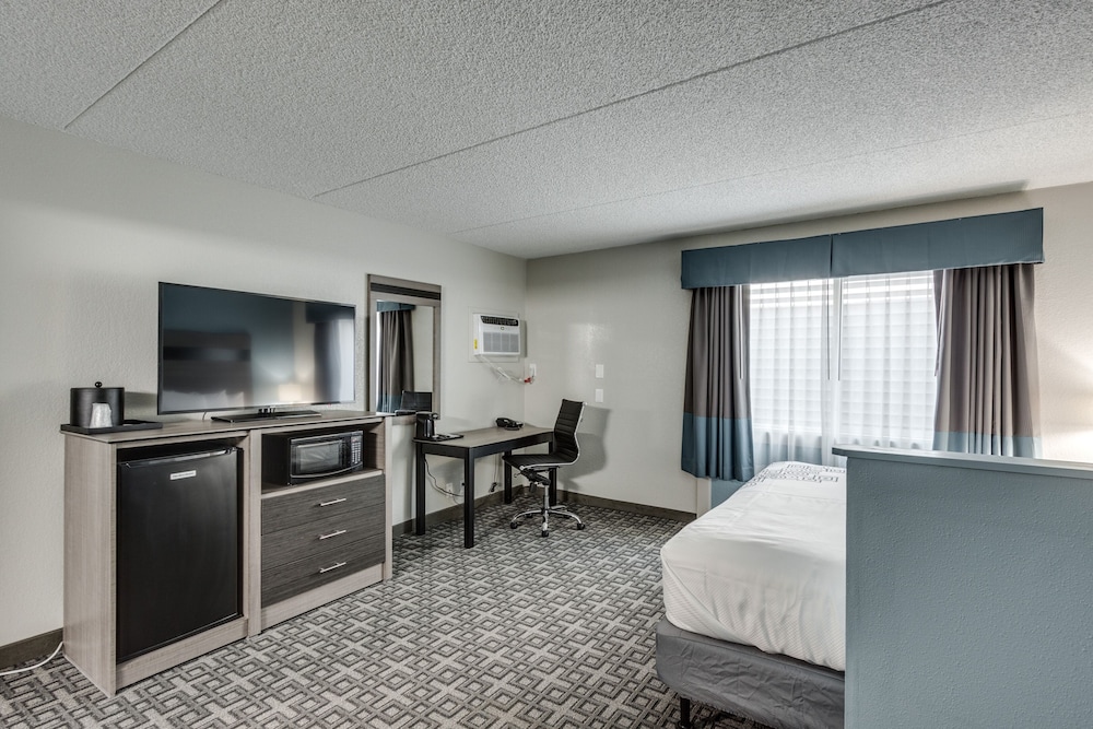 Days Inn & Suites by Wyndham Spokane 13/23